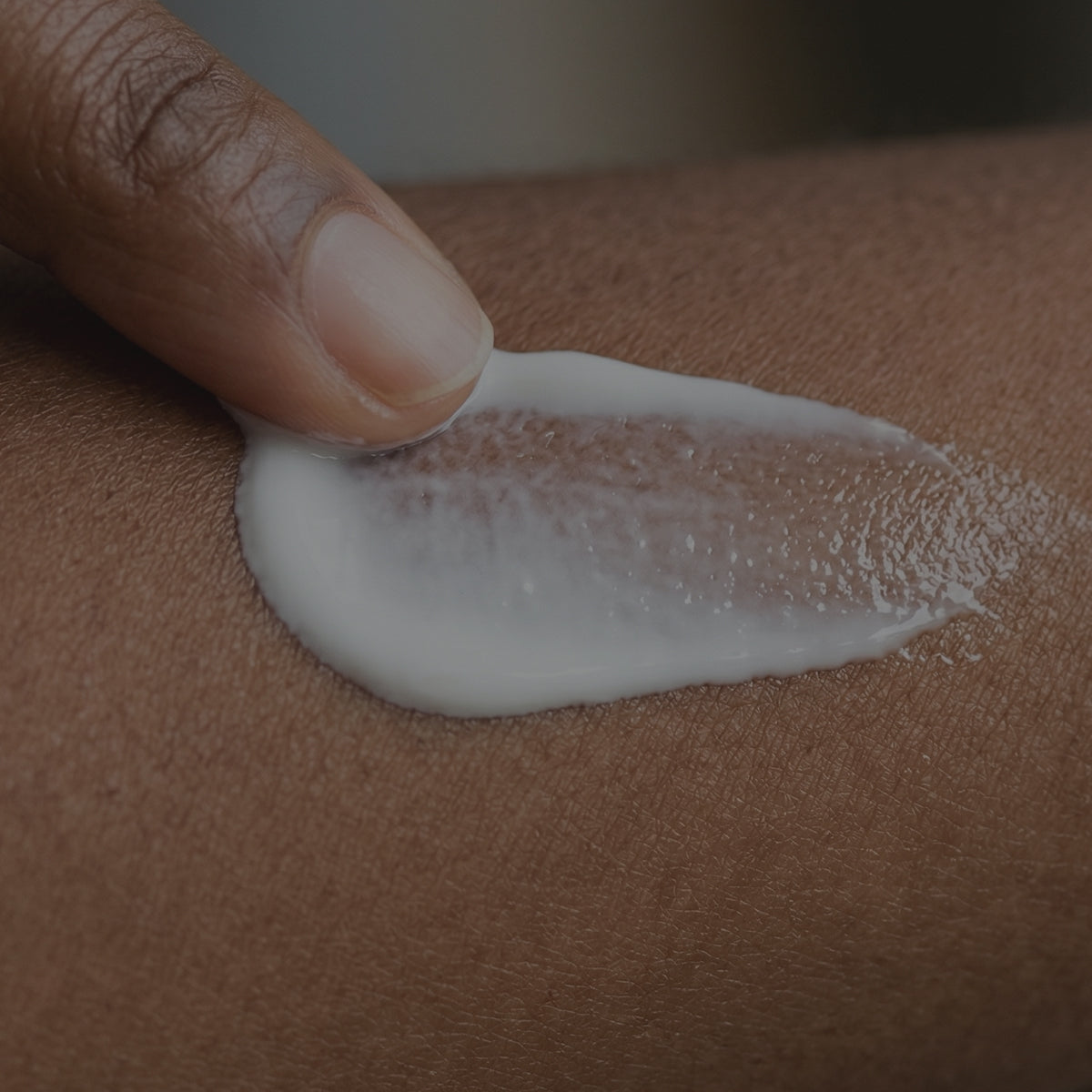 Sweat-resistant and non-greasy sunscreen designed for hot and humid Indian climates.